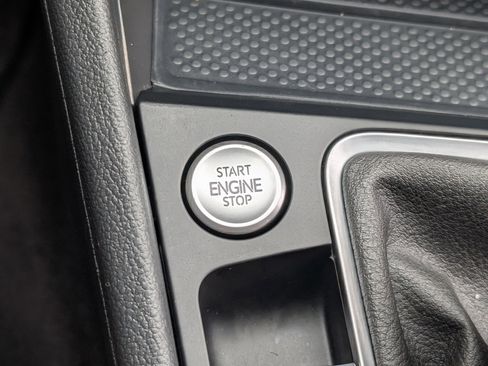 Used 2025 Volkswagen Jetta SEL FWD image 33