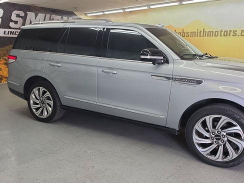 Used 2023 Lincoln Navigator Reserve AWD/4WD image 21