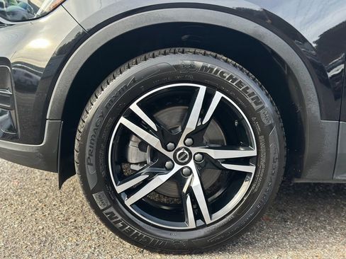 Used 2024 Volvo XC40 B5 Core image 23