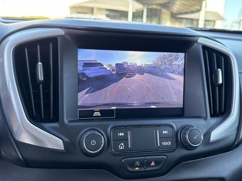 Used 2023 GMC Terrain SLT image 25