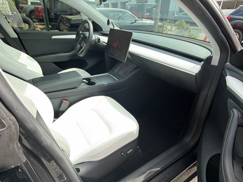 Used 2024 Tesla Model Y Long Range image 19