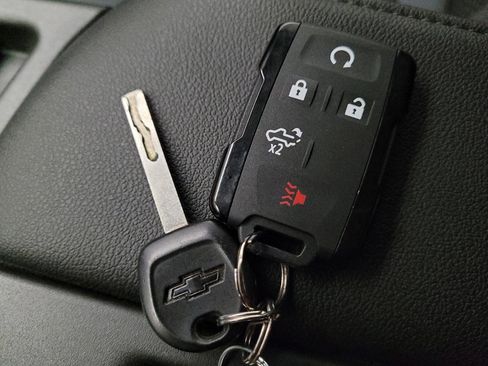 Used 2019 Chevrolet Silverado 1500 Custom w/ Custom Value Package image 32