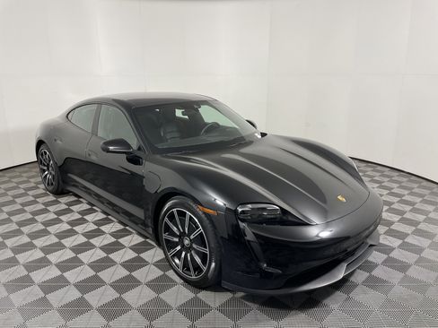 Used 2022 Porsche Taycan image 9