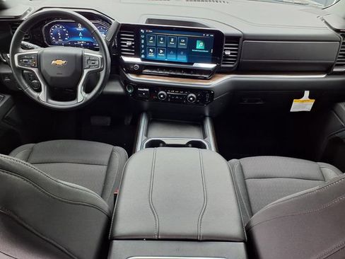 Used 2024 Chevrolet Silverado 2500 LT w/ Convenience Package image 9