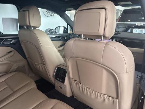 Used 2022 Porsche Macan AWD/4WD image 57