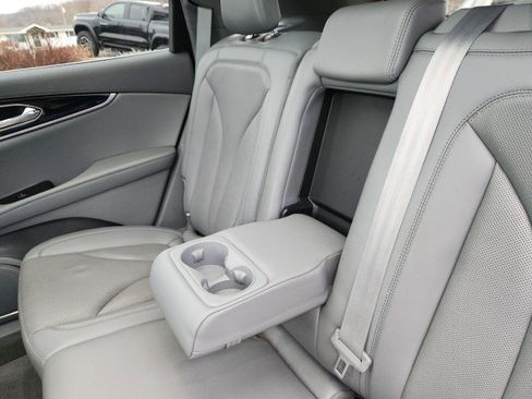 Used 2022 Lincoln Nautilus Reserve image 25