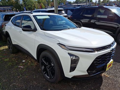 New 2026 Chevrolet Trax ACTIV w/ Sunroof Package image 3