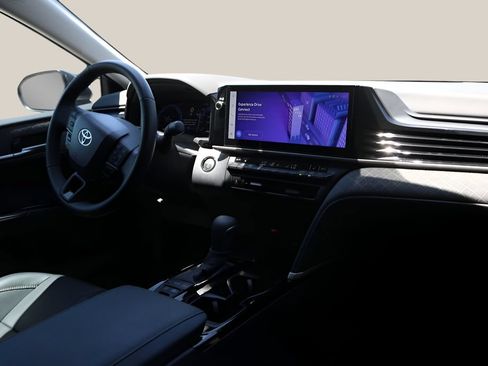 Used 2026 Toyota Camry XLE FWD image 16