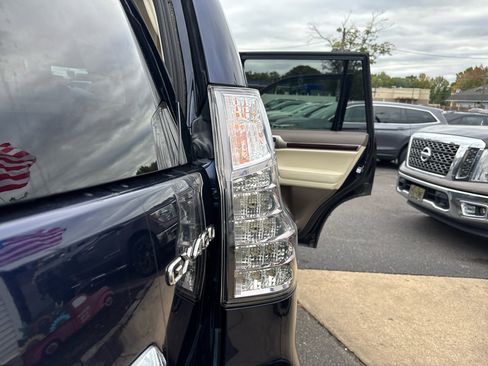 Used 2017 Lexus GX 460 image 40