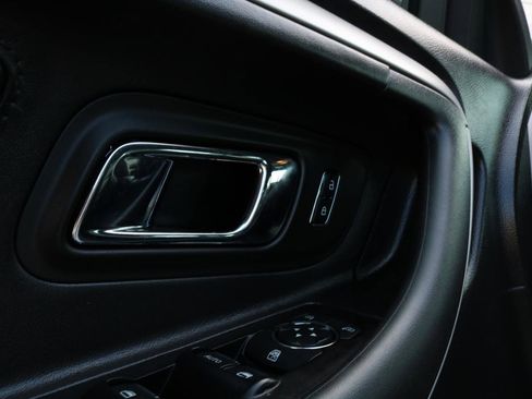 Used 2019 Ford Taurus SEL w/ Equipment Group 201A FWD image 19