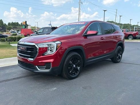 Used 2024 GMC Terrain SLE AWD/4WD image 4