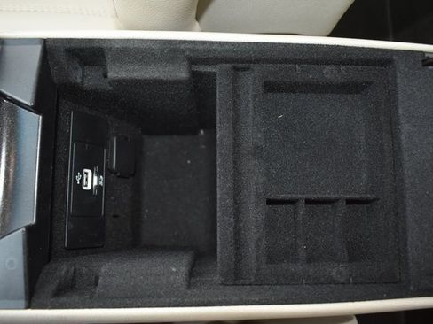 Used 2016 Lincoln MKZ Hybrid image 31