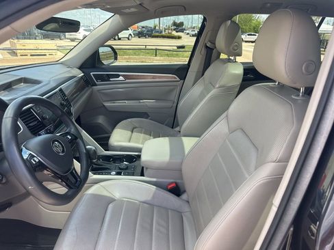 Used 2019 Volkswagen Atlas SEL Premium image 9
