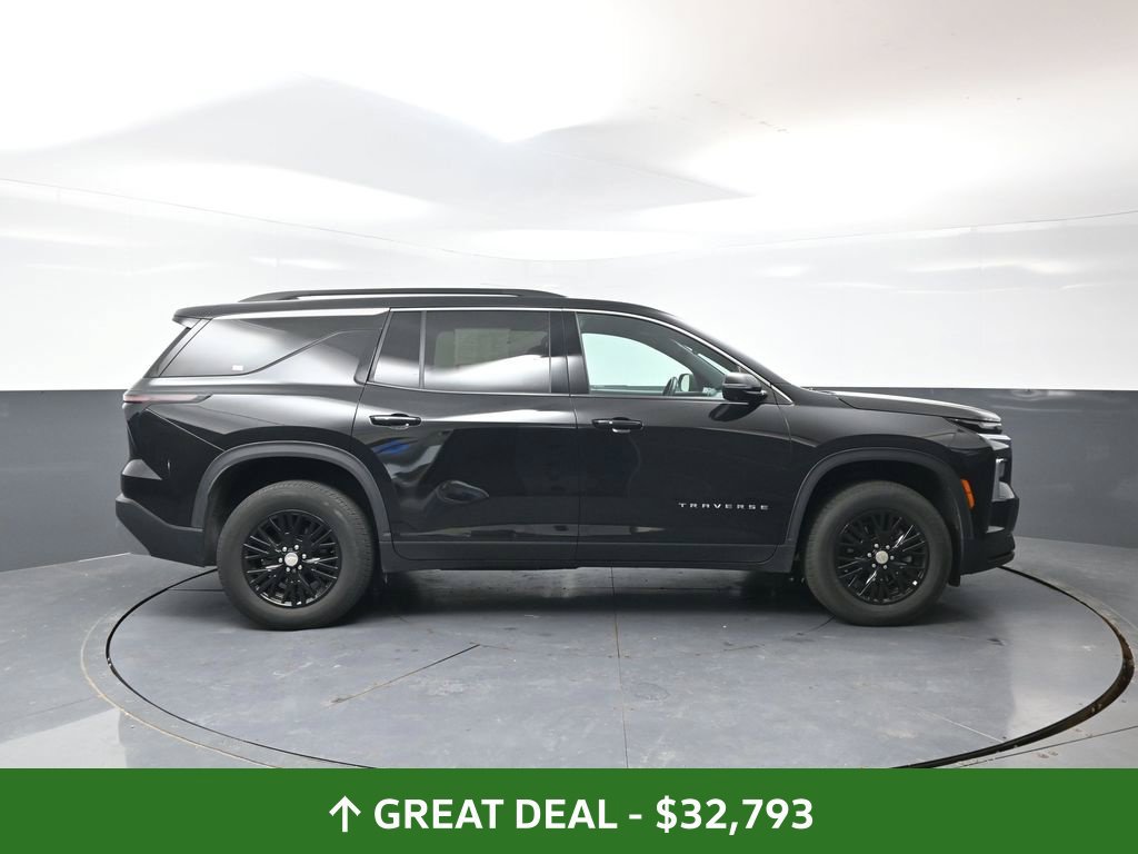 Used 2024 Chevrolet Traverse LT FWD image 3