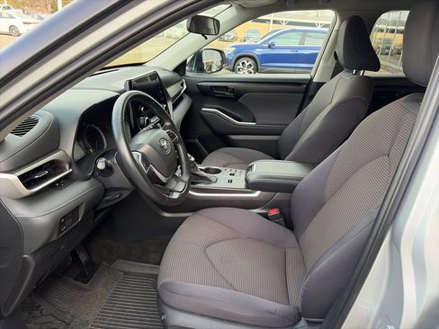 Used 2023 Toyota Highlander LE image 11