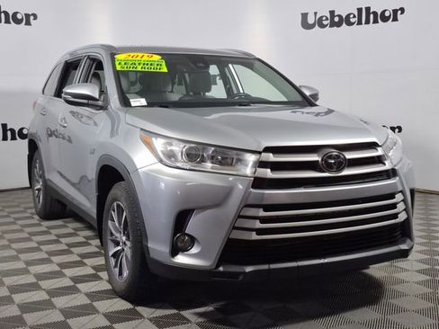 Used 2019 Toyota Highlander XLE AWD/4WD image 1