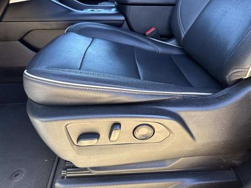 Used 2023 Chevrolet Suburban Premier RWD image 20