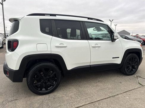 Used 2017 Jeep Renegade Altitude FWD image 8