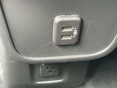 Used 2023 GMC Terrain SLT image 18