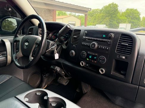 Used 2009 Chevrolet Silverado 1500 LT w/ Power Pack Plus AWD/4WD image 13