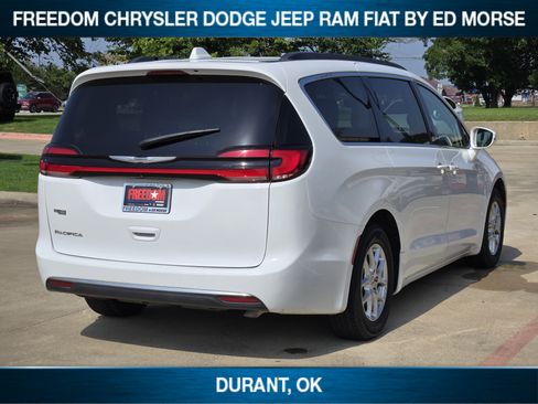 Used 2022 Chrysler Pacifica Touring-L FWD image 3