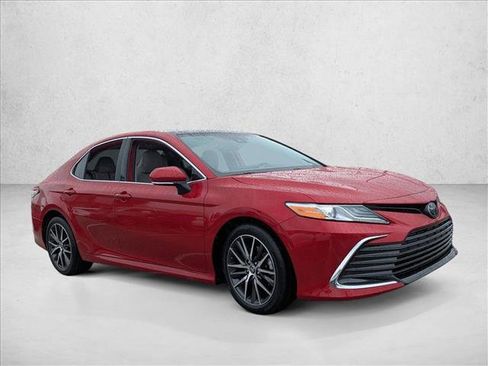 Used 2023 Toyota Camry XLE image 3