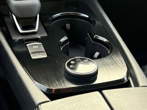 Used 2024 Nissan Rogue SV image 19