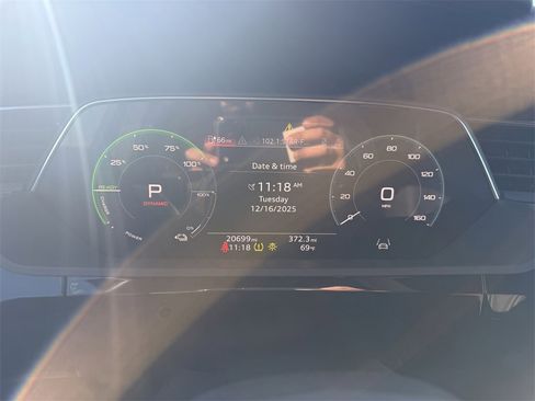 Used 2022 Audi e-tron Premium w/ Convenience Plus Package image 3