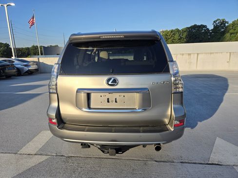 Used 2023 Lexus GX 460 Luxury w/ Accessory Package AWD/4WD image 4