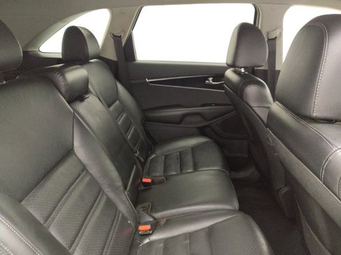 Used 2019 Kia Sorento EX image 19