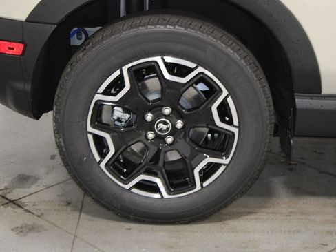 New 2025 Ford Bronco Sport Outer Banks w/ Outer Banks Tech Package+ AWD/4WD image 13