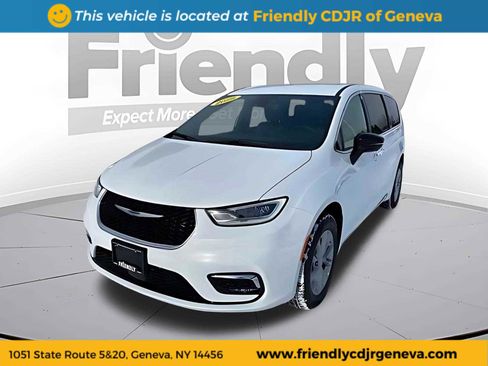 New 2026 Chrysler Pacifica Select image 1