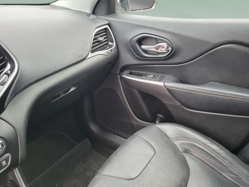 Used 2019 Jeep Cherokee Limited FWD image 21