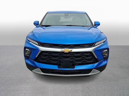 Used 2025 Chevrolet Blazer LT image 2