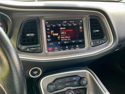 Used 2022 Dodge Challenger SXT w/ Driver Convenience Group AWD/4WD image 9
