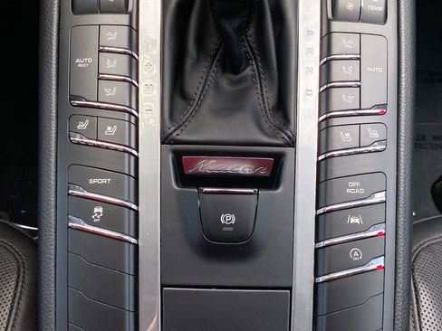 Used 2018 Porsche Macan Sport Edition image 30