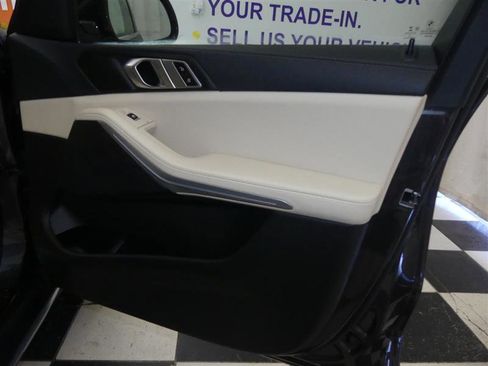 Used 2022 BMW X5 xDrive40i w/ Premium Package image 24