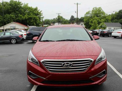Used 2017 Hyundai Sonata SE image 2