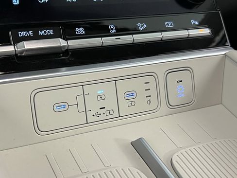 Used 2024 Hyundai Santa Fe Limited image 23