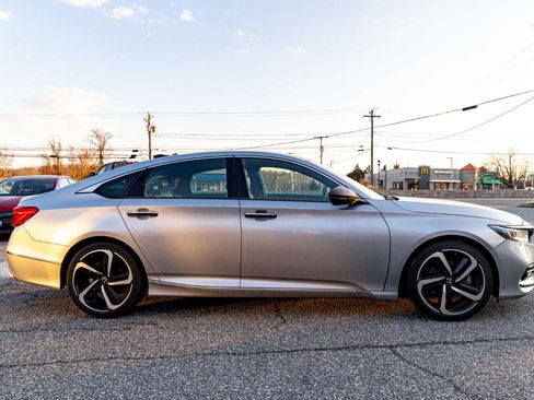 Used 2018 Honda Accord Touring image 7