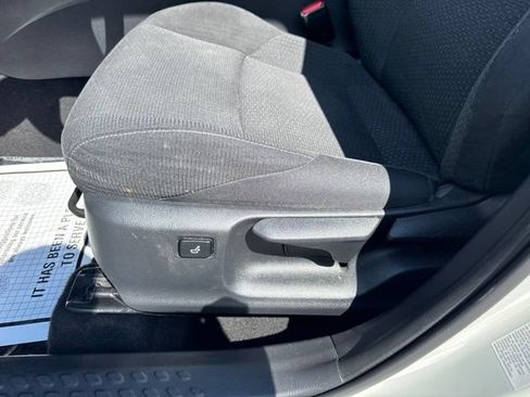 Used 2018 Toyota C-HR XLE FWD image 11
