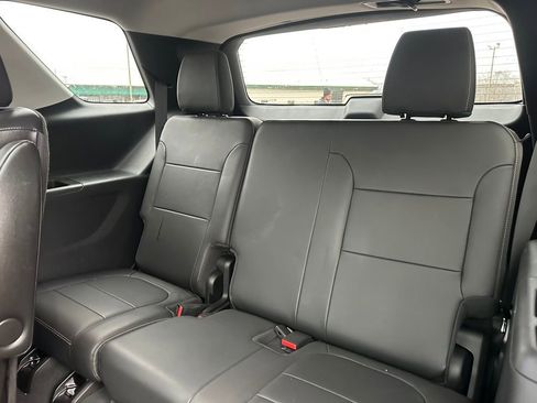 Used 2021 Chevrolet Traverse RS image 24
