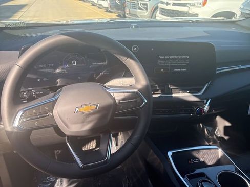 New 2026 Chevrolet Equinox LT image 9