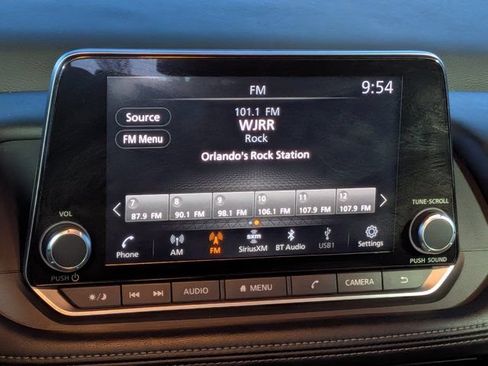 Used 2024 Nissan Rogue S FWD image 19