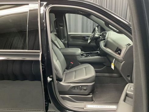 New 2026 Chevrolet Suburban Z71 w/ Comfort Package image 18