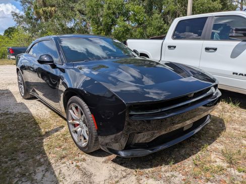 Used 2024 Dodge Charger Daytona Scat Pack w/ Plus Group AWD/4WD image 2