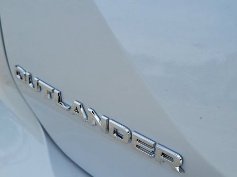 New 2026 Mitsubishi Outlander SE FWD image 7