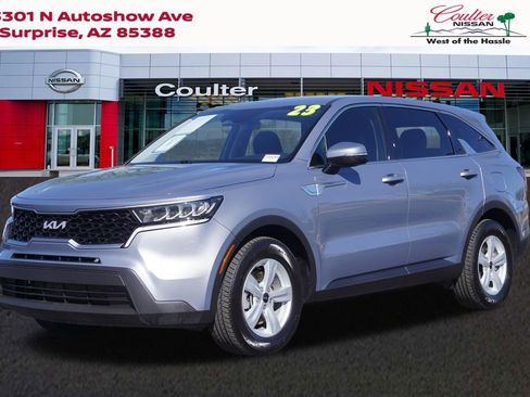 Used 2023 Kia Sorento LX image 1