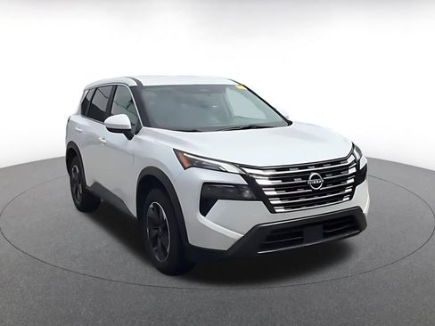 Used 2025 Nissan Rogue SV AWD/4WD image 3