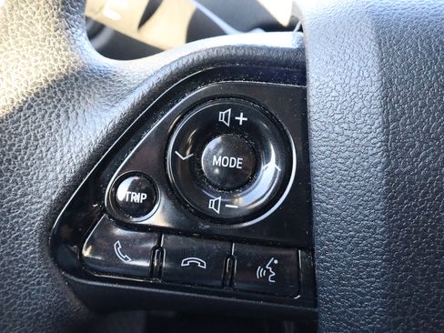 Used 2022 Toyota Prius LE image 25